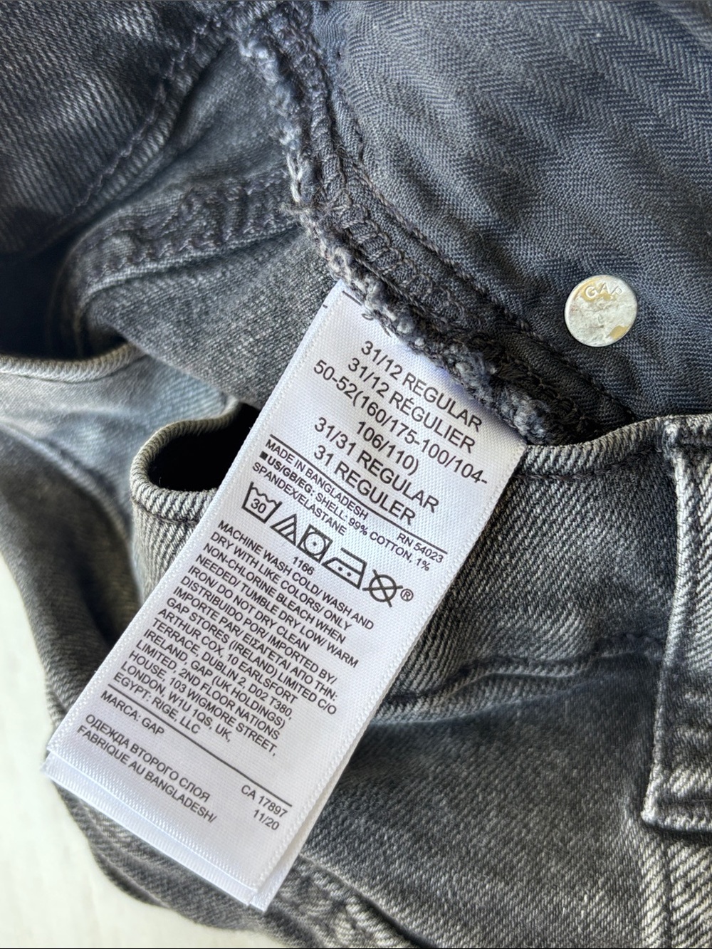 Women’s Black Gap Mid Rise Denim Jean Shorts Size 31 With 5” Inseam Exc Cond - Picture 10 of 17